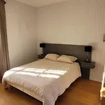 Le Clos Des Amoureux מלון 3*